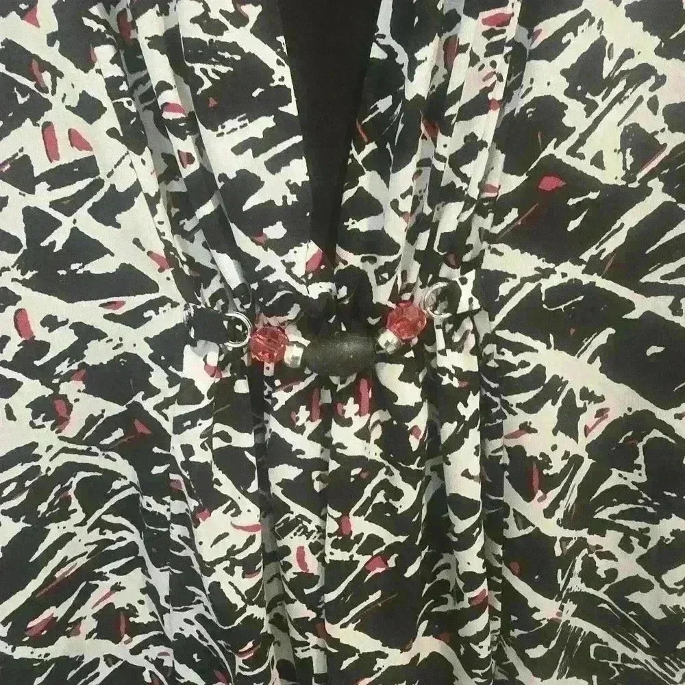 X117 Notation mock 2 piece black and red loose fit size large - Picture 5 of 8
